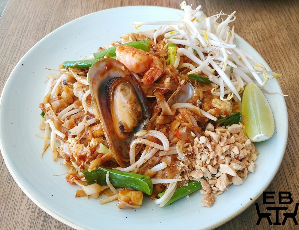 [nut street noodles windsor pad thai