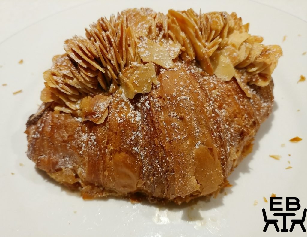 lune cbd almond croissant