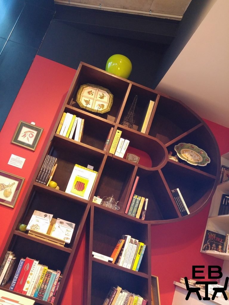 Sinmei Tea bookshelf