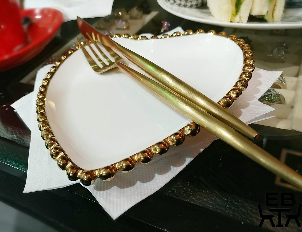 change cafe cutlery