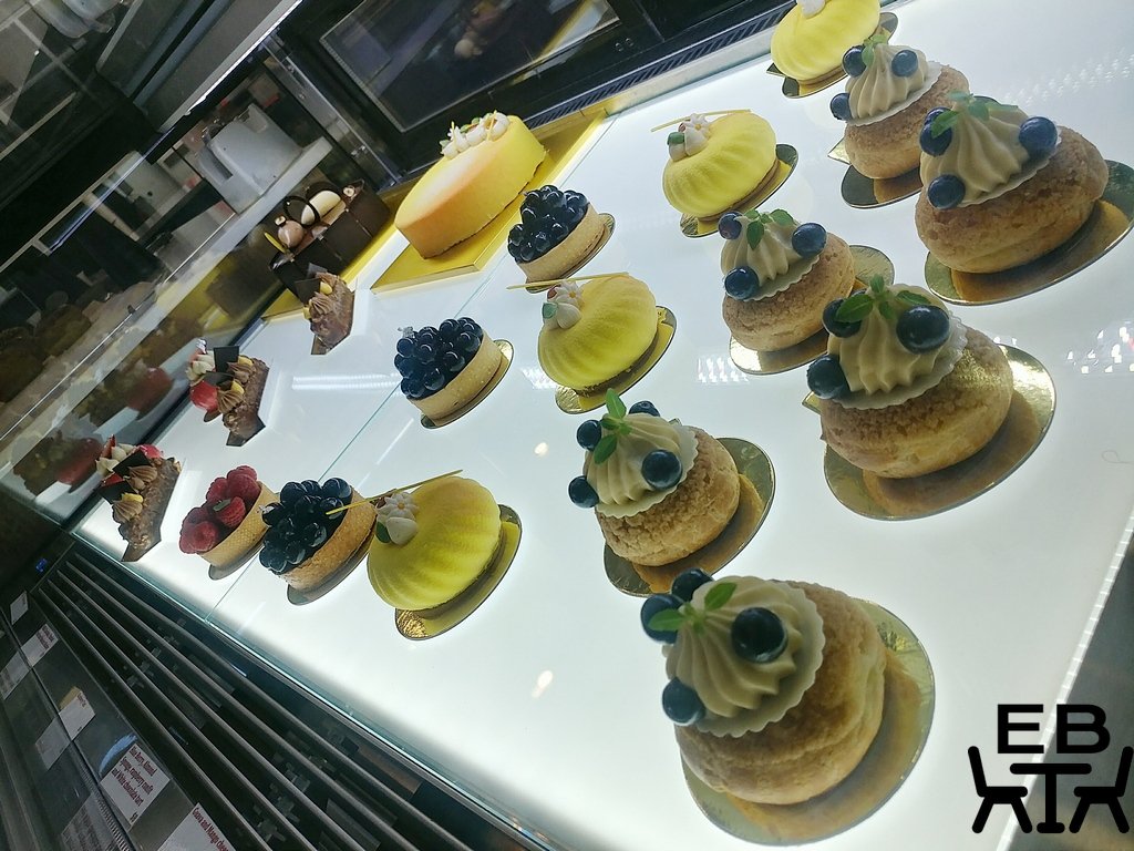 reno fine patisserie display