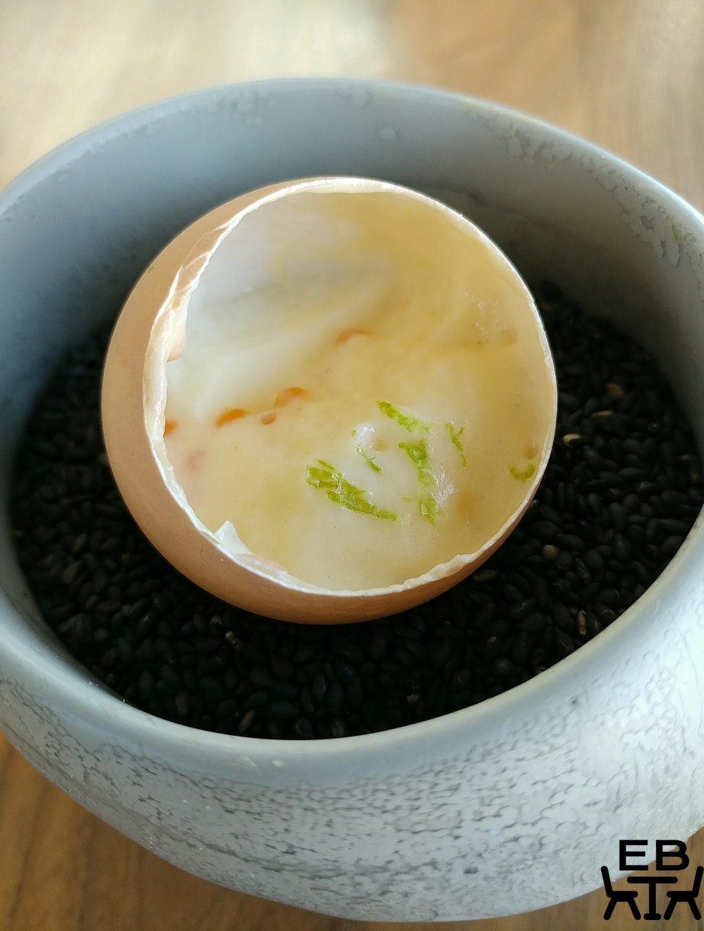 lumi dining egg